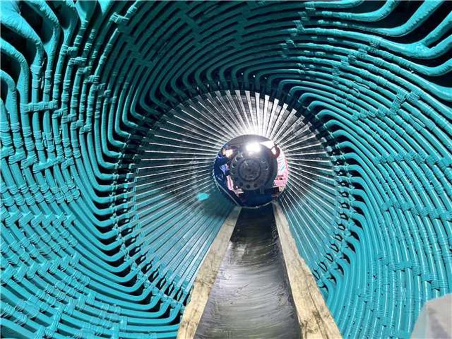 1號燃機發電機轉子回裝準備就緒（攝影：唐朝）