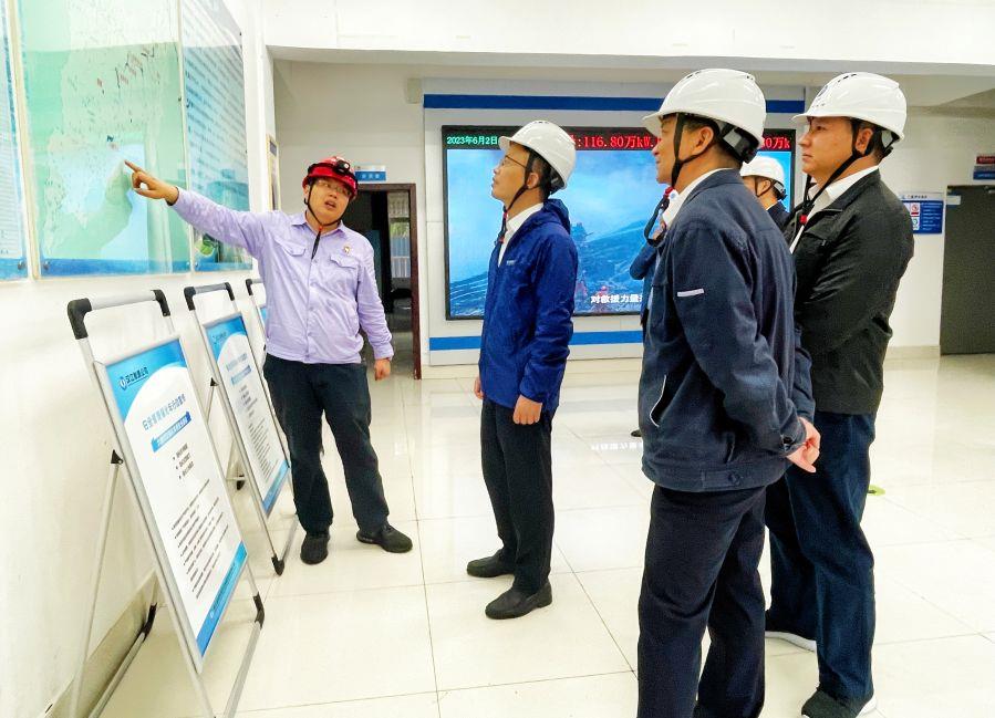 三里坪電站調研現(xiàn)場（攝影：李艷華）